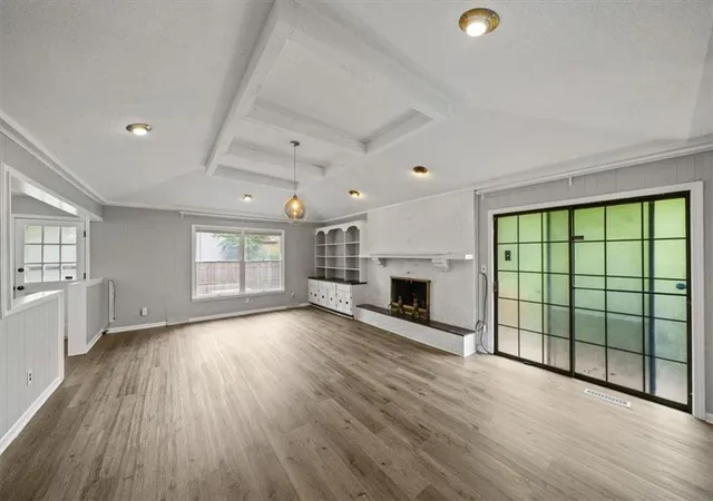 Photo 4 of Single family home for sale at 514 Forest Ave, Kansas City, MO 64106 | MLS# 2625179 | Listing updated on 2026-09-02