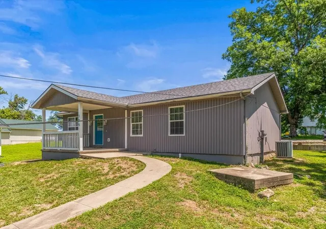 Homes for sale in Lexington, MO | 125 N 23Rd St, Lexington, MO 64067 | MLS# 2625187