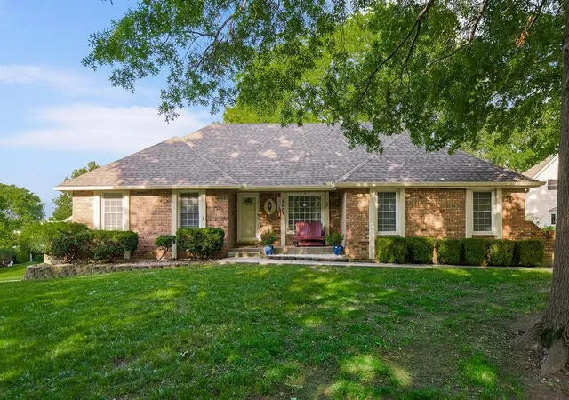 1st image of 1801 Ne Abbey Ln, Lees Summit, MO 64086 | MLS# 2625192