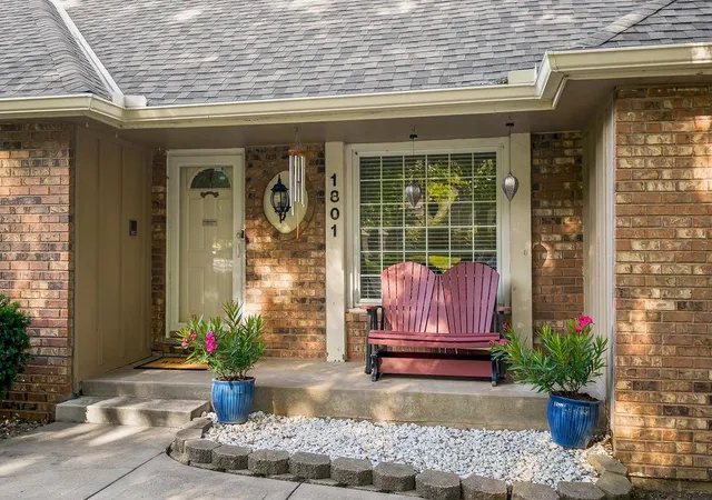 2nd image of 1801 Ne Abbey Ln, Lees Summit, MO 64086 | MLS# 2625192