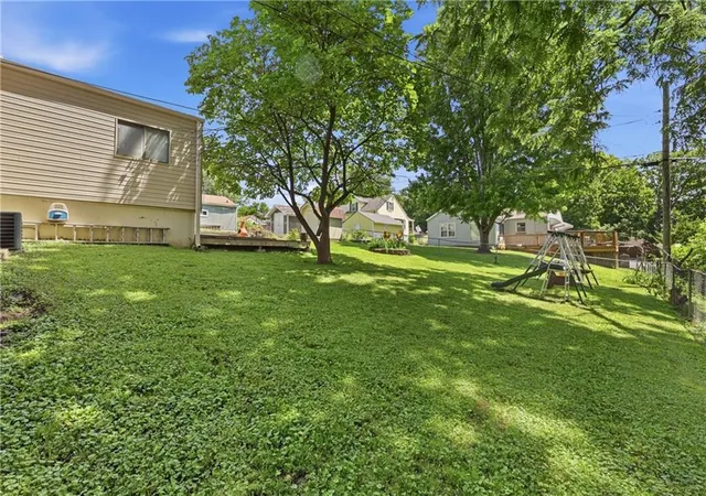 3rd image of 519 S Willow Ave, Sugar Creek, MO 64053 | MLS# 2625199