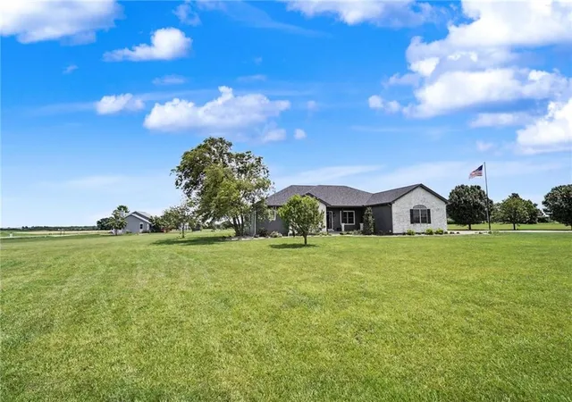 Homes for sale in Garnett, KS | 16 Links Dr, Garnett, KS 66032 | MLS# 2625200