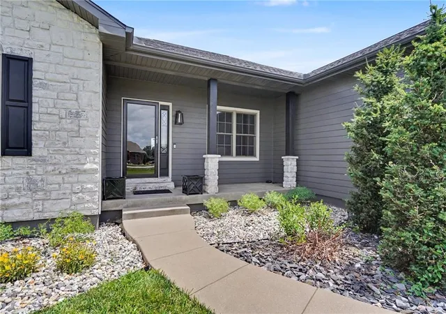 Homes for sale in Garnett, KS | 16 Links Dr, Garnett, KS 66032 | MLS# 2625200