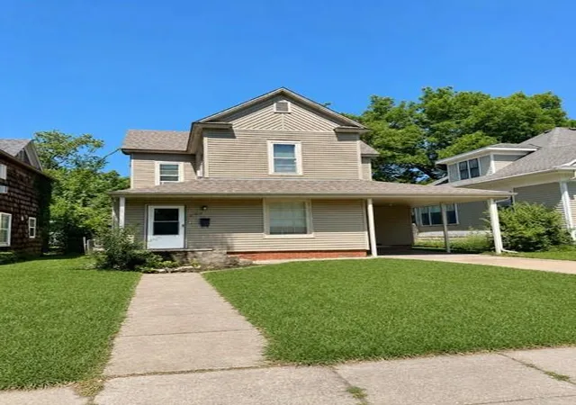 Homes for sale in Iola, KS | 208 S Cottonwood St, Iola, KS 66749 | MLS# 2625203