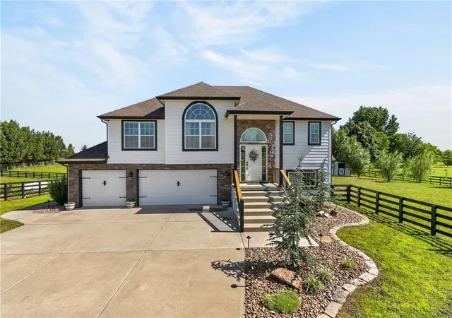 5th image of 16956 Auburn Ct, Bonner Springs, KS 66012 | MLS# 2625218