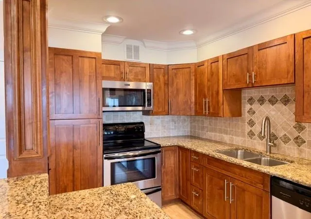 2nd image of 4545 Wornall Rd #1200, Kansas City, MO 64111 | MLS# 2625219