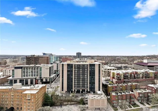 38th image of 4545 Wornall Rd #1200, Kansas City, MO 64111 | MLS# 2625219