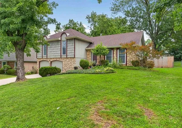 Photo 1 of Single family home for sale at 8107 Noland Rd, Lenexa, KS 66215 | MLS# 2625223 | Listing updated on 2026-10-06