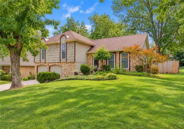 Photo 1 of Single family home for sale at 8107 Noland Rd, Lenexa, KS 66215 | MLS# 2625223 | Listing updated on 2026-10-17