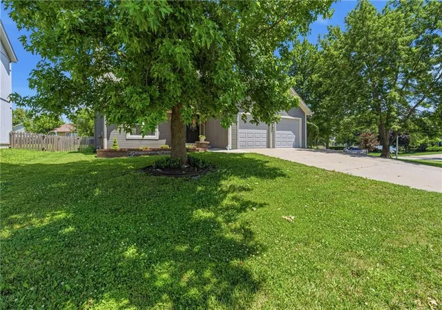 Photo 3 of Single family home for sale at 8508 Ne 109th Street, Kansas City, MO 64157 | MLS# 2625224 | Listing updated on 2026-06-21