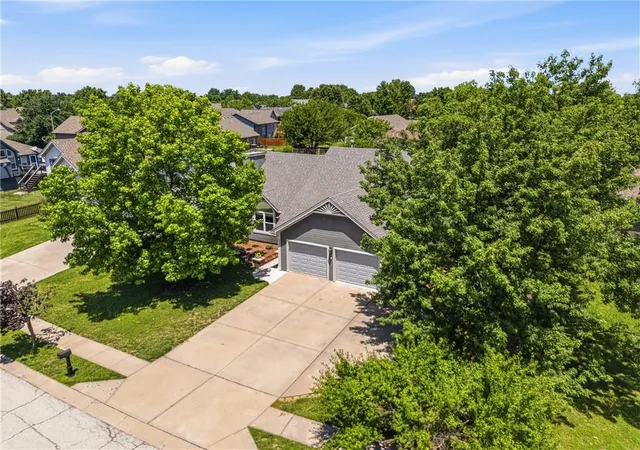 Photo 3 of Single family home for sale at 8508 NE 109th Street, Kansas City, MO 64157 | MLS# 2625224 | Listing updated on 2026-06-21
