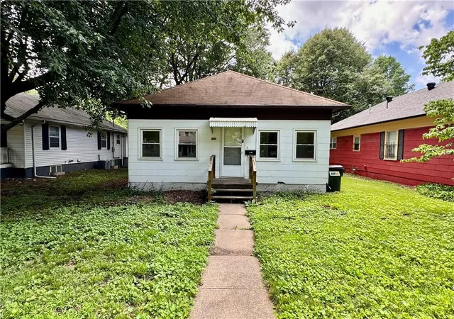Photo 1 of Sale Pending at 709 Rhodes St, Grandview, MO 64030 | MLS# 2625230 | Listing updated on 2026-09-13