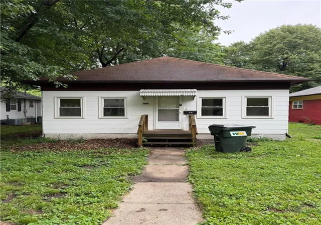 Homes for sale in Grandview, MO | 709 Rhodes St, Grandview, MO 64030 | MLS# 2625230