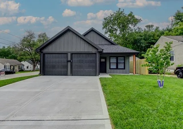 1st image of 709 N Pearl St, Independence, MO 64050 | MLS# 2625252