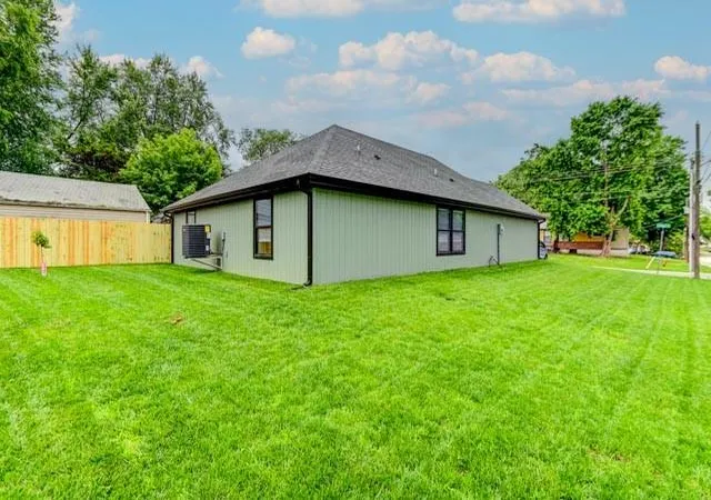3rd image of 709 N Pearl St, Independence, MO 64050 | MLS# 2625252