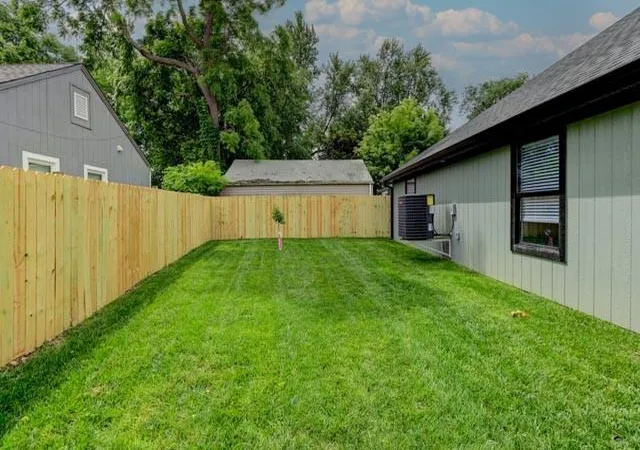4th image of 709 N Pearl St, Independence, MO 64050 | MLS# 2625252