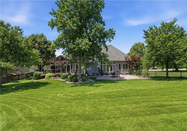 2nd image of 579 N Winnebago Dr, Lake Winnebago, MO 64034 | MLS# 2625257