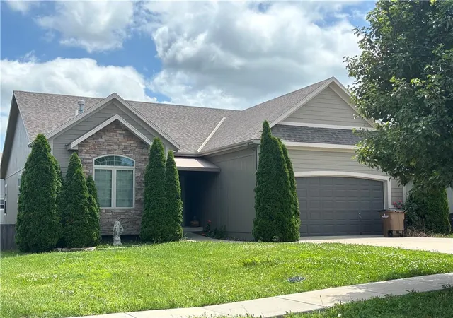 Photo 1 of Sale Pending at 801 S Washington St, Raymore, MO 64083 | MLS# 2625276 | Listing updated on 2026-06-11