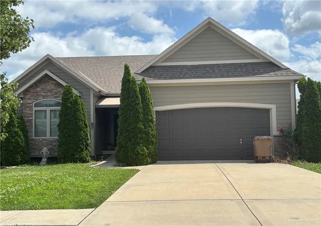Photo 2 of Sale Pending at 801 S Washington St, Raymore, MO 64083 | MLS# 2625276 | Listing updated on 2026-06-11