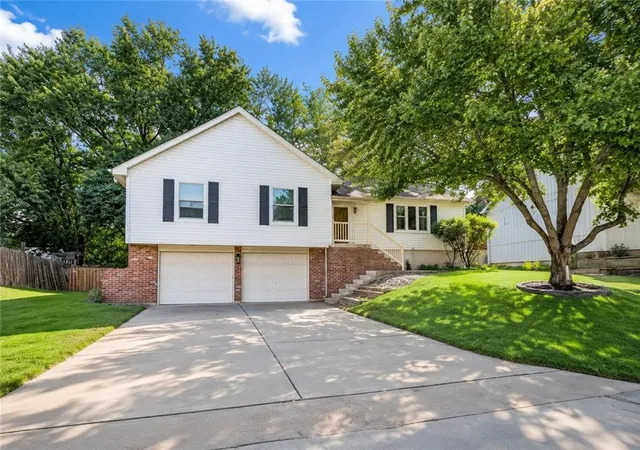 Homes for sale in Blue Springs, MO | 2123 8th St, Blue Springs, MO 64015 | MLS# 2625291