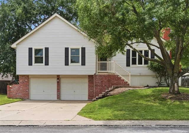 Homes for sale in Blue Springs, MO | 2123 8th St, Blue Springs, MO 64015 | MLS# 2625291