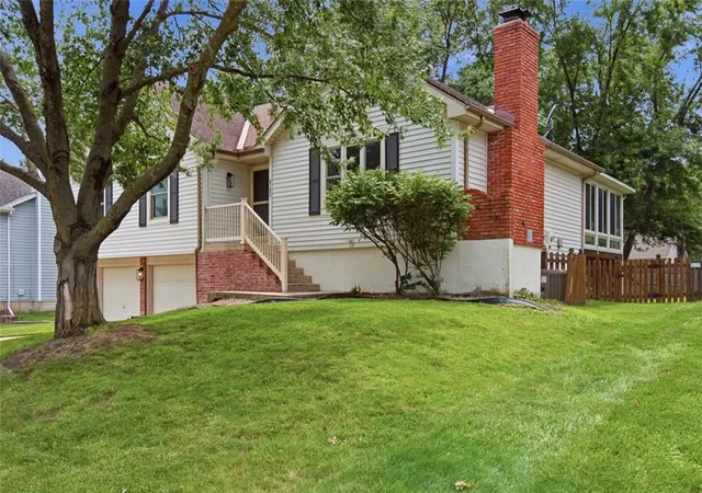 Homes for sale in Blue Springs, MO | 2123 8Th St, Blue Springs, MO 64015 | MLS# 2625291
