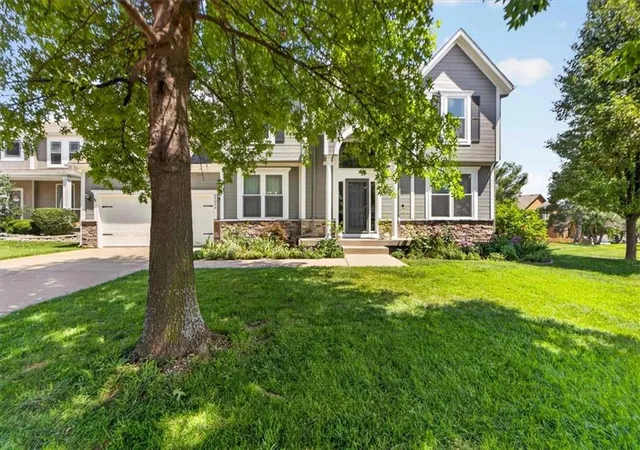 Homes for sale in Lenexa, KS | 21614 W 96th St, Lenexa, KS 66220 | MLS# 2625292