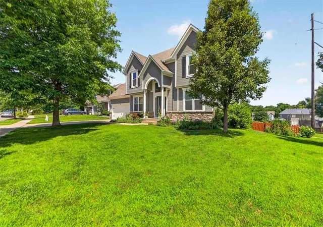 Homes for sale in Lenexa, KS | 21614 W 96th St, Lenexa, KS 66220 | MLS# 2625292