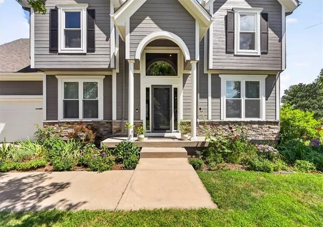 Homes for sale in Lenexa, KS | 21614 W 96Th St, Lenexa, KS 66220 | MLS# 2625292
