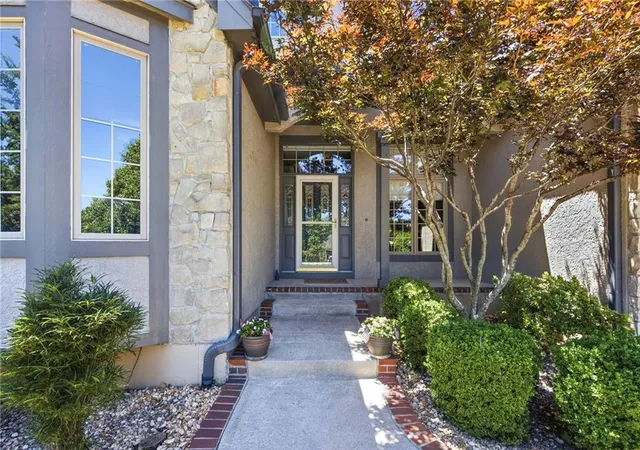 2nd image of 12548 Connell Dr, Overland Park, KS 66213 | MLS# 2625300