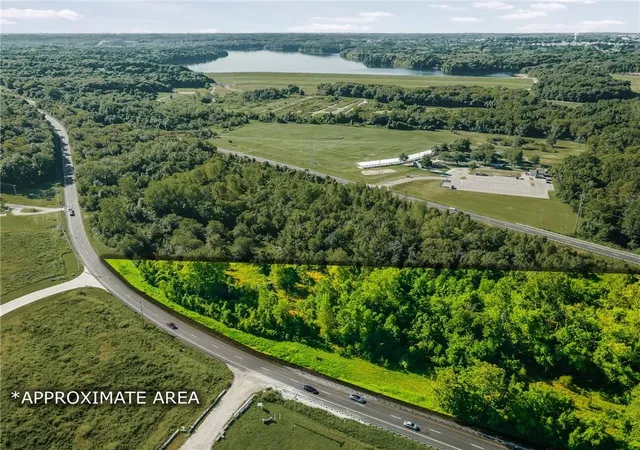 2nd image of 20301 20401 E Us 40 Hwy, Blue Springs, MO 64015 | MLS# 2625305