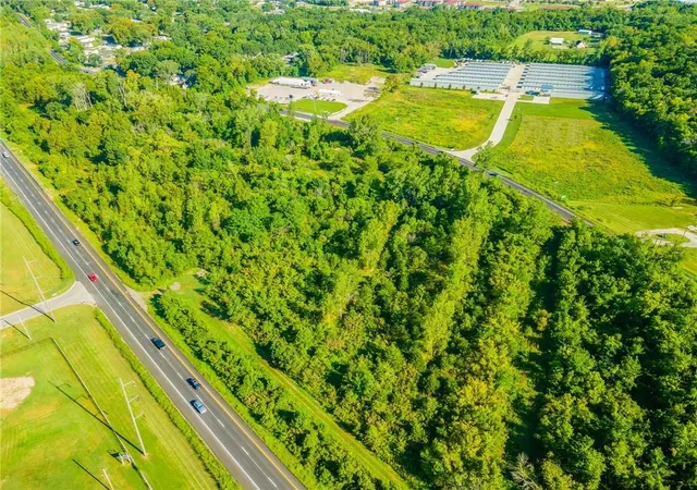 5th image of 20301-20401 E Us 40 Hwy, Blue Springs, MO 64015 | MLS# 2625305