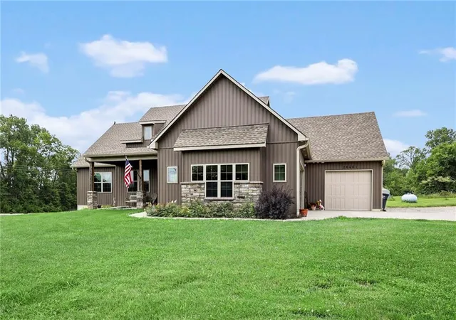 2nd image of 26401 E 267th St, Harrisonville, MO 64701 | MLS# 2625306