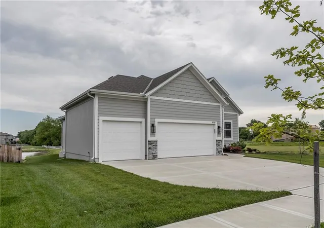 1st image of 18722 W 169th Ter, Olathe, KS 66062 | MLS# 2625325