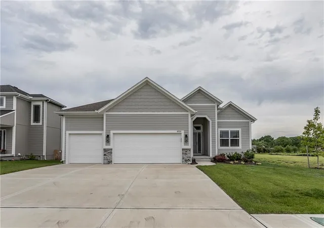2nd image of 18722 W 169th Ter, Olathe, KS 66062 | MLS# 2625325