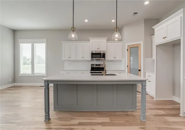 5th image of 18722 W 169Th Ter, Olathe, KS 66062 | MLS# 2625325