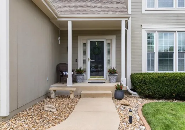3rd image of 8300 W 143Rd Ter, Overland Park, KS 66223 | MLS# 2625327