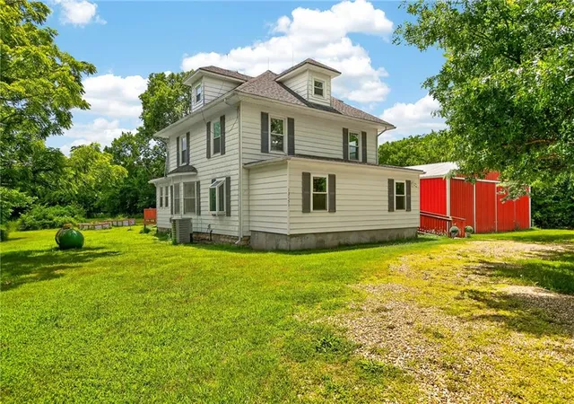 Homes for sale in Oskaloosa, KS | 13151 62nd St, Oskaloosa, KS 66066 | MLS# 2625333