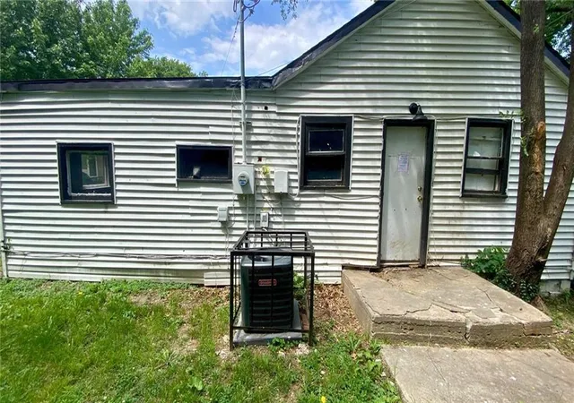 Homes for sale in Kansas City, MO | 6013 College Ave, Kansas City, MO 64130 | MLS# 2625336