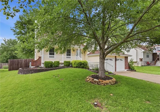 Homes for sale in Blue Springs, MO | 1209 Sw Trail Ridge Dr, Blue Springs, MO 64015 | MLS# 2625337