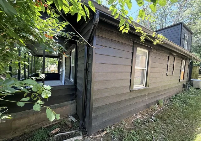 Photo 3 of Single family home for sale at 6902 Bellefontaine Ave, Kansas City, MO 64132 | MLS# 2625340 | Listing updated on 2026-09-02