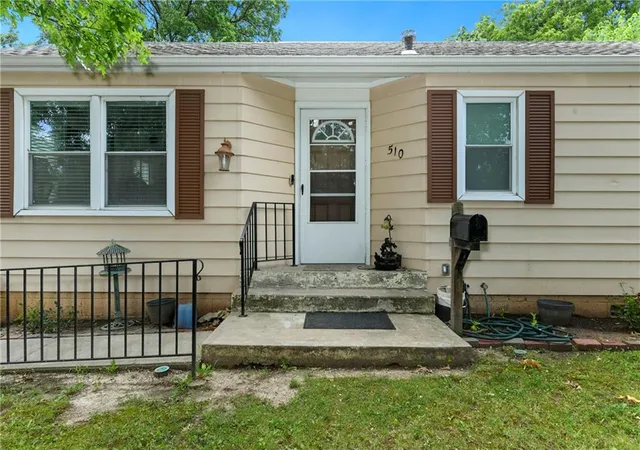 3rd image of 510 S Ralston Ave, Sugar Creek, MO 64054 | MLS# 2625341