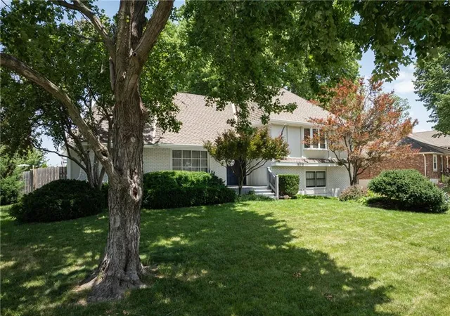 2nd image of 16516 E George Franklyn Dr, Independence, MO 64055 | MLS# 2625348