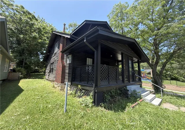 Photo 3 of Single family home for sale at 5700 Euclid Ave, Kansas City, MO 64130 | MLS# 2625350 | Listing updated on 2026-09-02