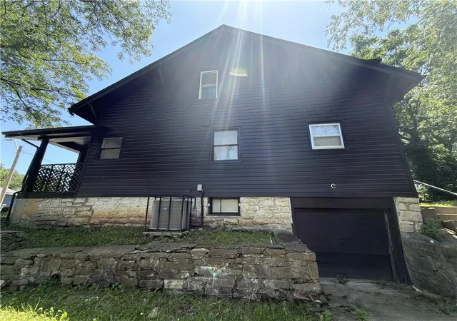 Photo 5 of Single family home for sale at 5700 Euclid Ave, Kansas City, MO 64130 | MLS# 2625350 | Listing updated on 2026-09-02
