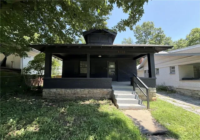 Photo 1 of Single family home for sale at 5705 Park Ave, Kansas City, MO 64130 | MLS# 2625352 | Listing updated on 2026-09-02