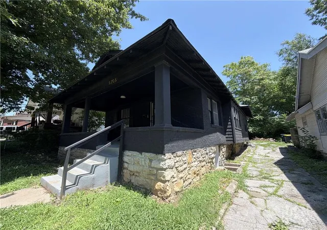 Photo 2 of Single family home for sale at 5705 Park Ave, Kansas City, MO 64130 | MLS# 2625352 | Listing updated on 2026-09-02