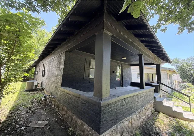 Photo 4 of Single family home for sale at 5705 Park Ave, Kansas City, MO 64130 | MLS# 2625352 | Listing updated on 2026-09-02