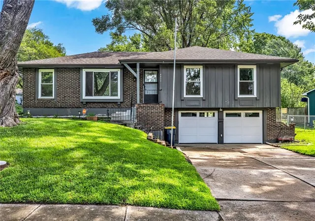 1st image of 8800 Mcelroy Rd, Kansas City, MO 64134 | MLS# 2625358