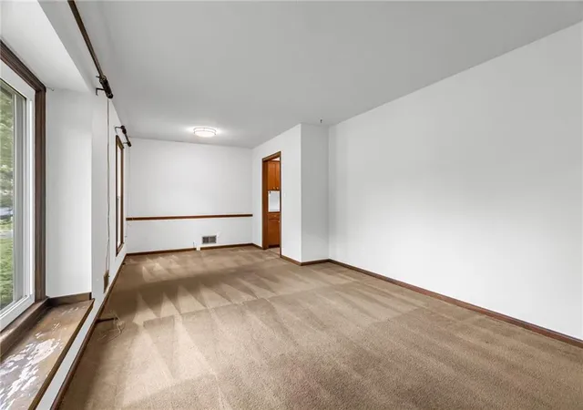 5th image of 8800 Mcelroy Rd, Kansas City, MO 64134 | MLS# 2625358